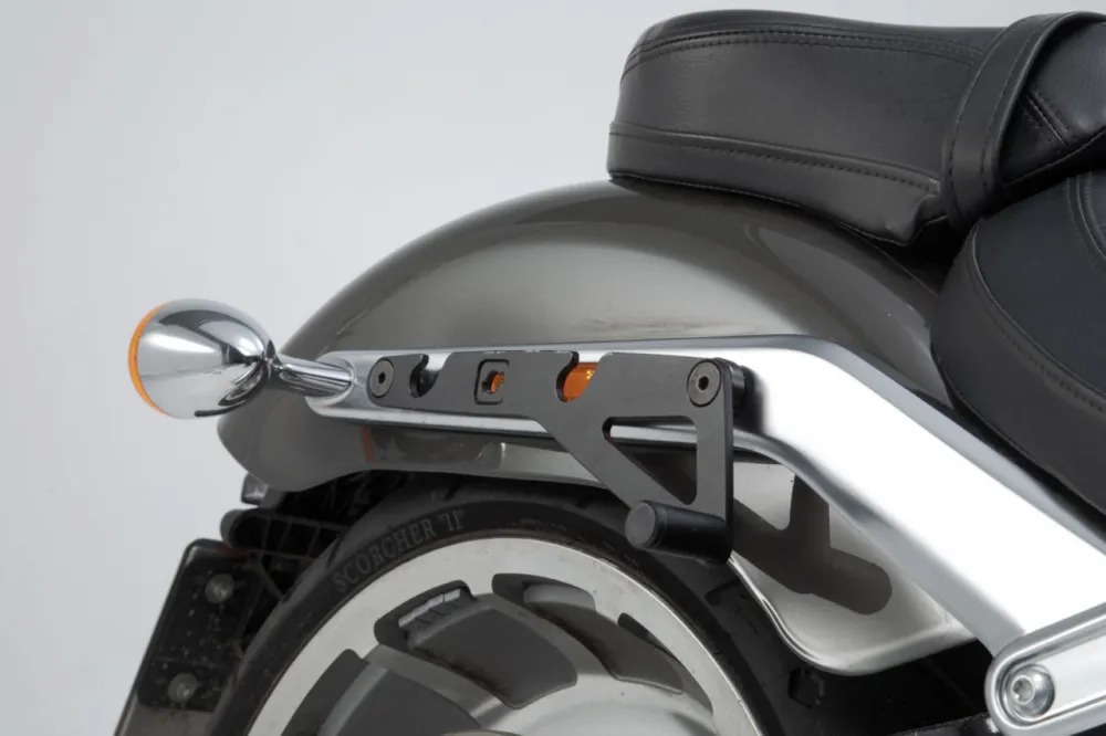 Harley Davidson Softail Fat Boy (17-) - pravý boční nosič SLH SW-Motech | HZmoto - vše pro motorkáře a jejich stroje Horká Nabídka